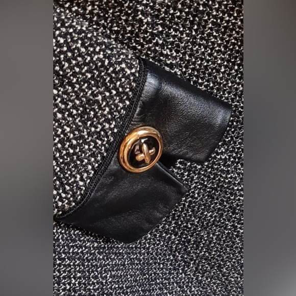 St. John Collection Black and Gray Marbled Wool Blend Knit & Leather Trim Blazer - Picture 8 of 10